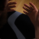 Prueba a mirarte los pies y las manos. En nuestros sueños suelen verse desenfocados.
Captura: Youtube